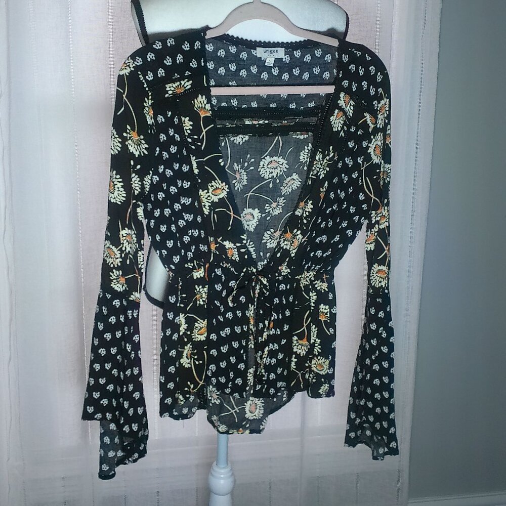 UMGEE USA Blouse V-Neck Open Tie Front Flare Sleeve Black w/Daisy Designs NWOT L